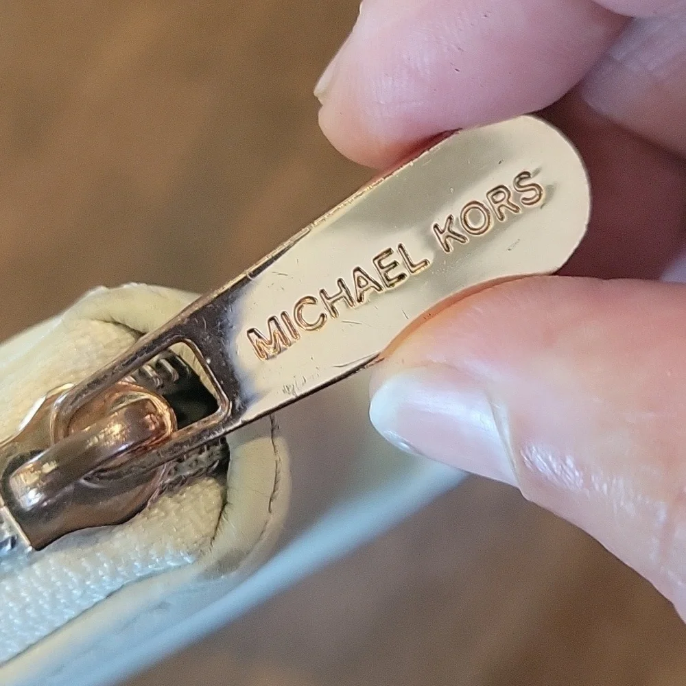 MICHAEL KORS LEATHER WALLET WITH ROSE GOLD HARDWARE